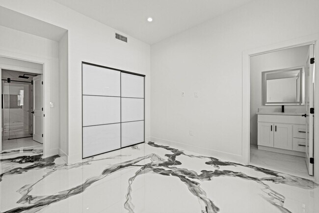 Building Photo - 15209 Cohasset St