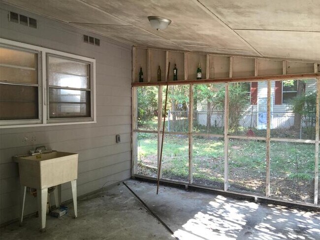Building Photo - 1350 Danielsville Rd