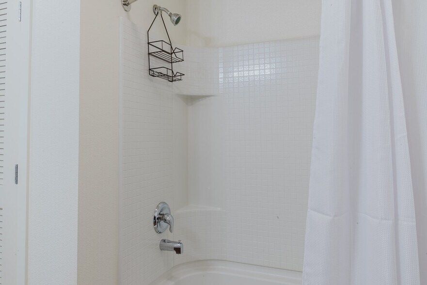 Building Photo - 330 3rd Ave W