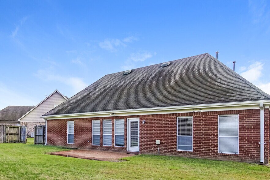 Building Photo - 2746 Lizzie Cove