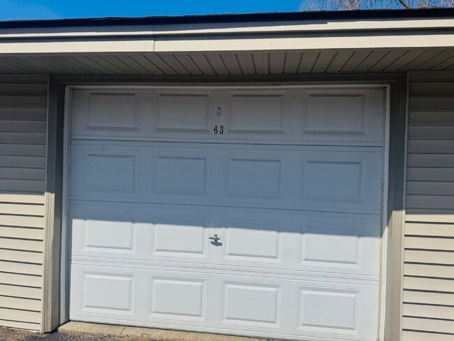 Building Photo - Charming 2-Bed Townhouse in St. Louis Park - Your Cozy Home Awaits!