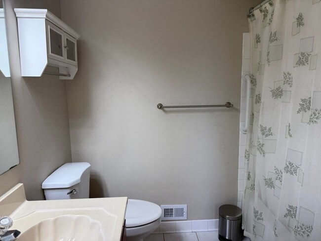 Building Photo - Two Bedroom Townhouse W/ Views Of Rice Lak...