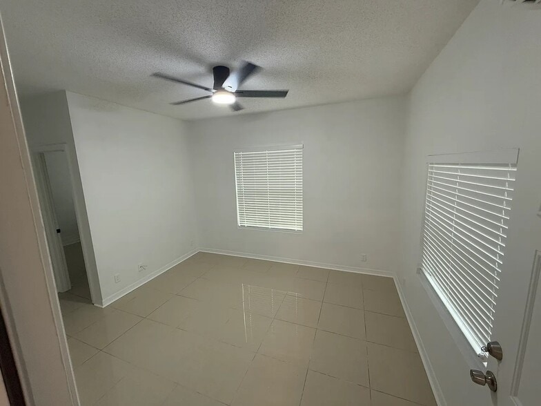 Living room - 3460 4th Ave S