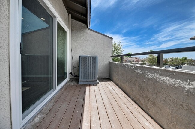 Building Photo - MUST SEE!!! BEAUTIFUL!!!  – Updated Upstai...