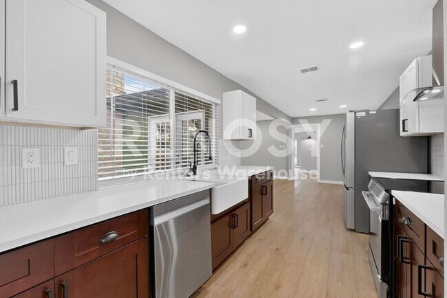 Building Photo - Renovated in Allen Ready to Be Your Home