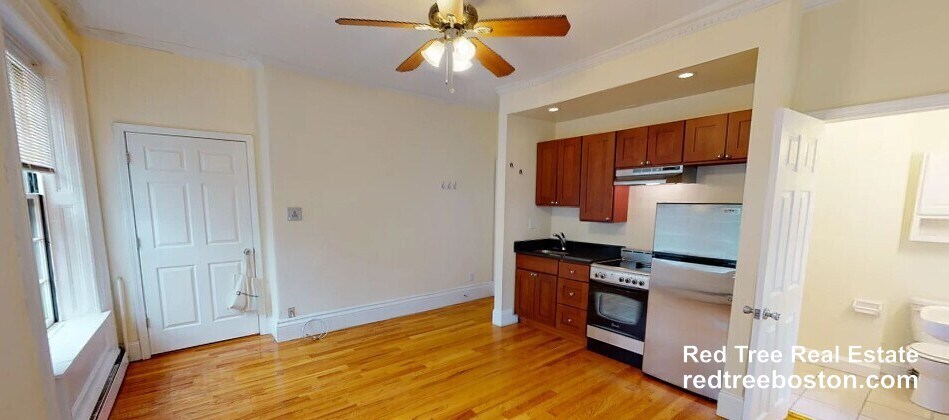 Building Photo - 24 Joy St