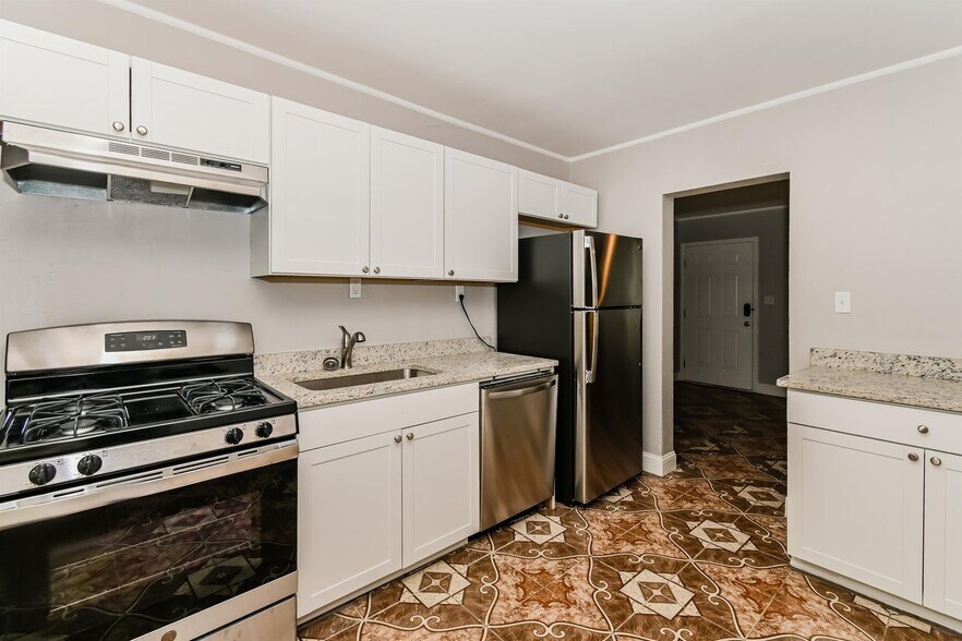 Building Photo - 1531 N Indianapolis Ave