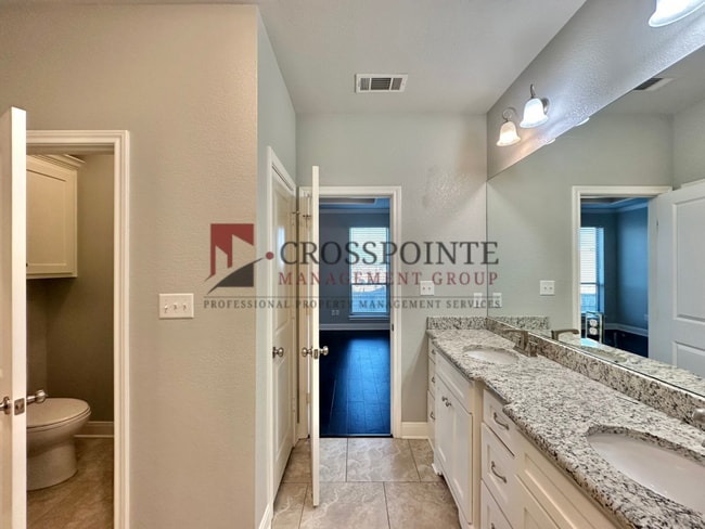 Building Photo - Stunning 3 Bed 2 Bath in South Tyler!