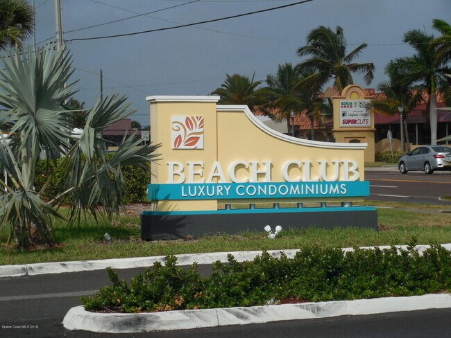 Building Photo - 1951 Island Club Dr