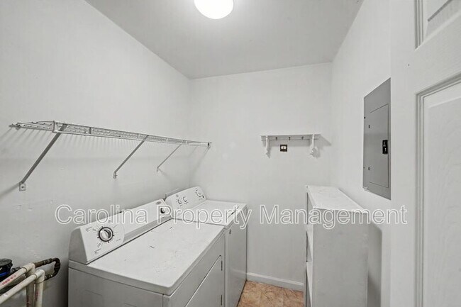 Building Photo - 9535 University Terrace Dr