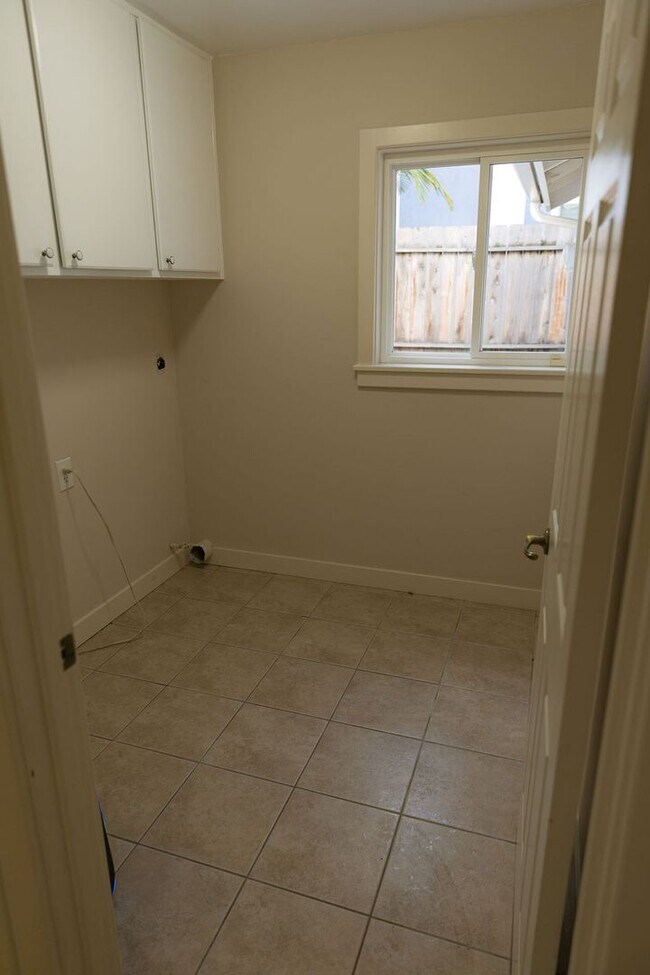 Building Photo - Coming Soon!! Henie Hills Single Family Home