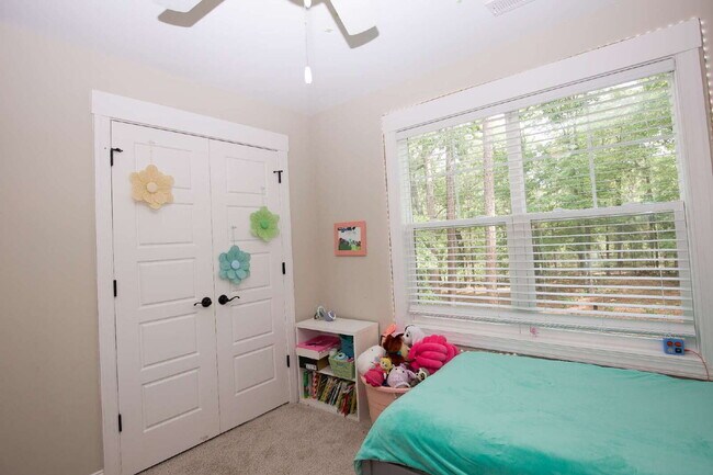 Building Photo - "Charming 4-Bedroom Retreat with Fireplace and 3 Full Baths in Aberdeen!"