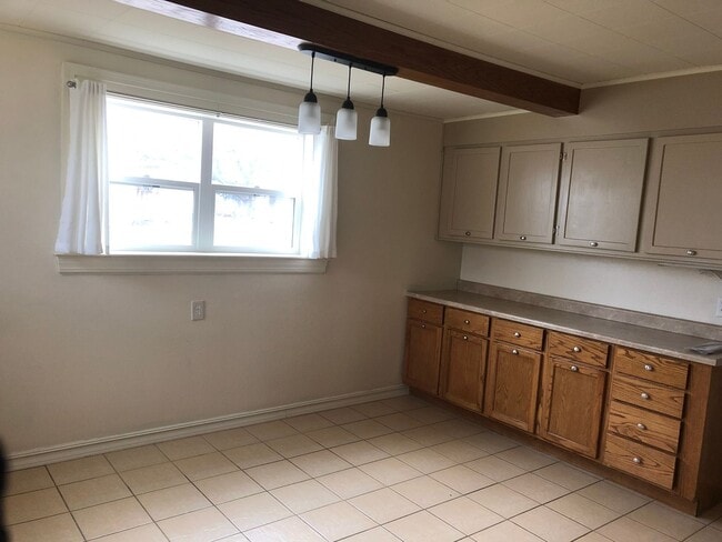 Building Photo - Charming Southside Cottage with Spacious G...