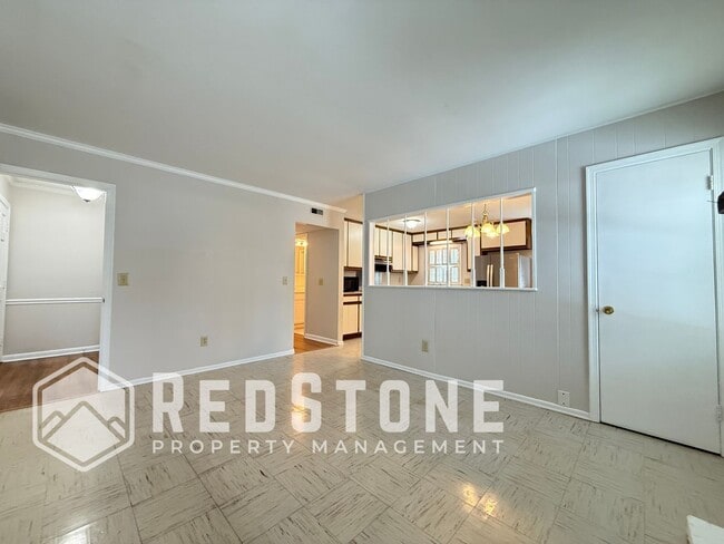 Building Photo - 136 Westview Dr