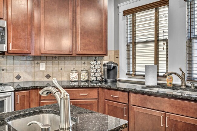 Building Photo - 1501 E 105th St