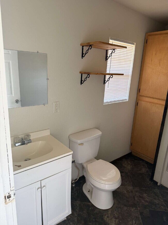 Building Photo - Charming 1-Bedroom Home with Modern Amenities in Marshall, TX!