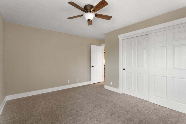 Building Photo - Gorgeous Executive Level Home 4 beds 3 baths close to hospitals and courthouse