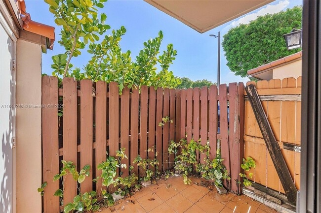 Building Photo - 3809 SW 82nd Ave