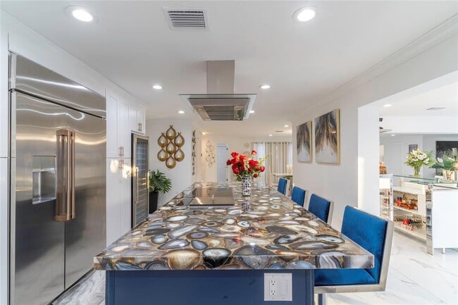 Building Photo - 320 Harbor Passage