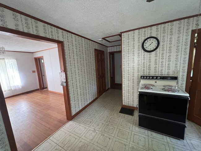 Building Photo - 40 Hemlock St