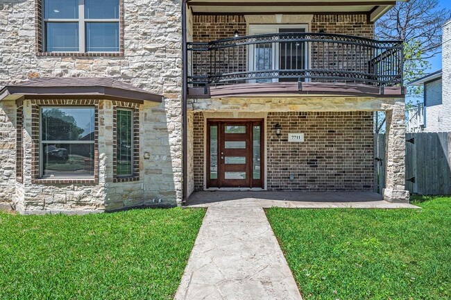 Building Photo - 7711 Antoine Dr