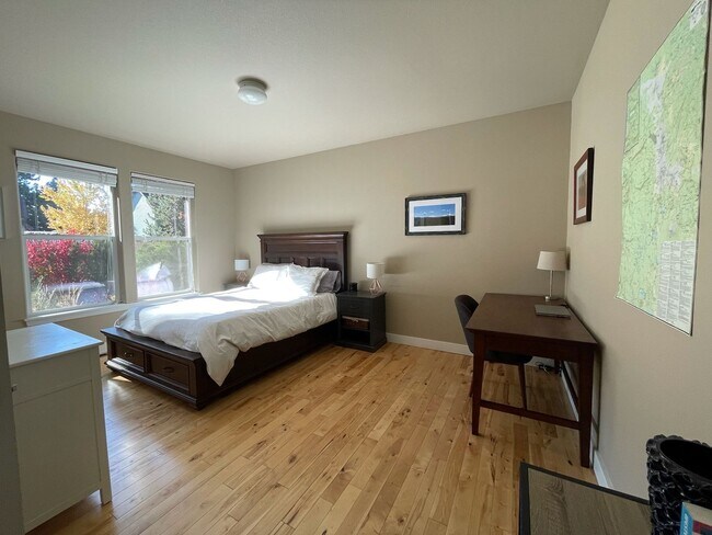 Building Photo - Single Level Home on the Westside of Bend