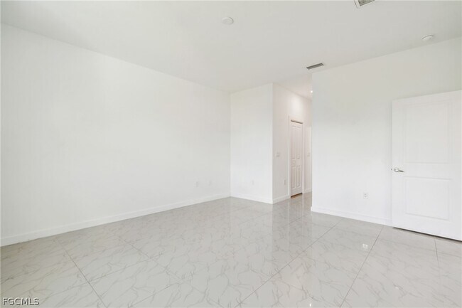 Building Photo - 2725 SW Embers Terrace