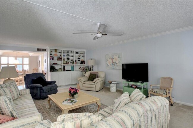 Building Photo - 2743 Ocean Dr