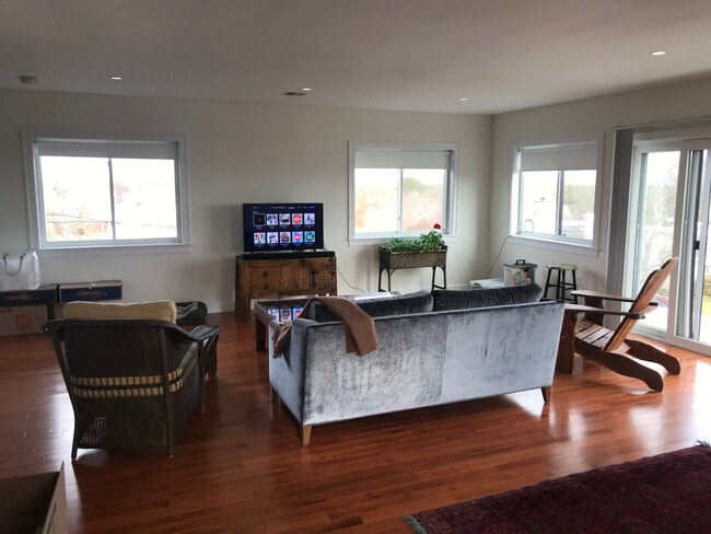 Building Photo - 69 Knott Ave