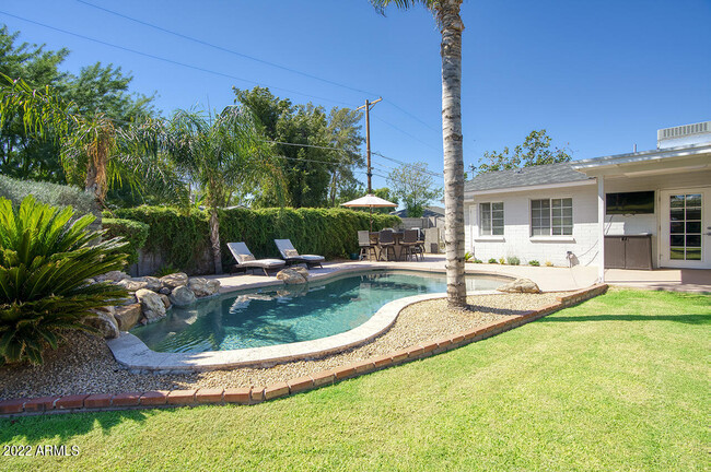 Building Photo - 4233 E Mulberry Dr