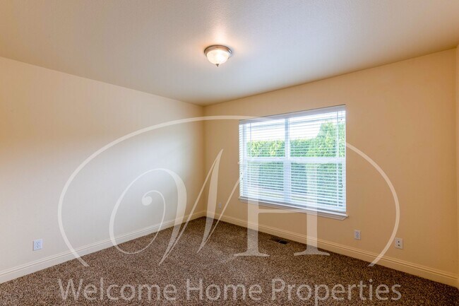 Building Photo - Spacious Home with Vaulted Ceilings