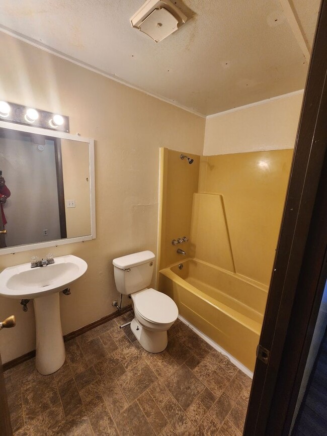 Building Photo - 1108 Kelly Dr