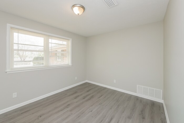 Building Photo - 102 Griffith Ave