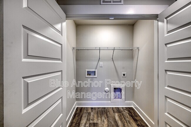 Building Photo - 103 S Grassland Rd