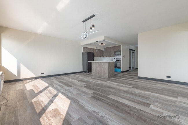 Building Photo - 7337 S South Shore Dr