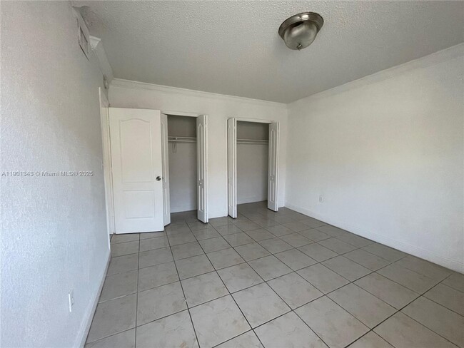 Building Photo - 16118 NE 21st Ave