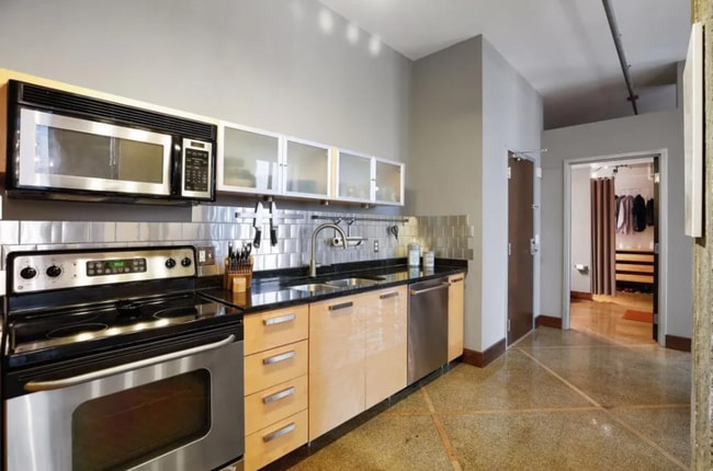 Building Photo - Historic Lowry Condo For Rent