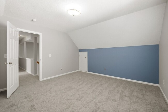 Building Photo - Newly renovated 3Bd 2.5bath SFH in Chadbury Concord