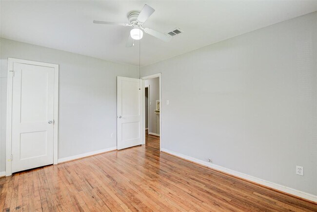 Building Photo - 5907 Nelwyn St
