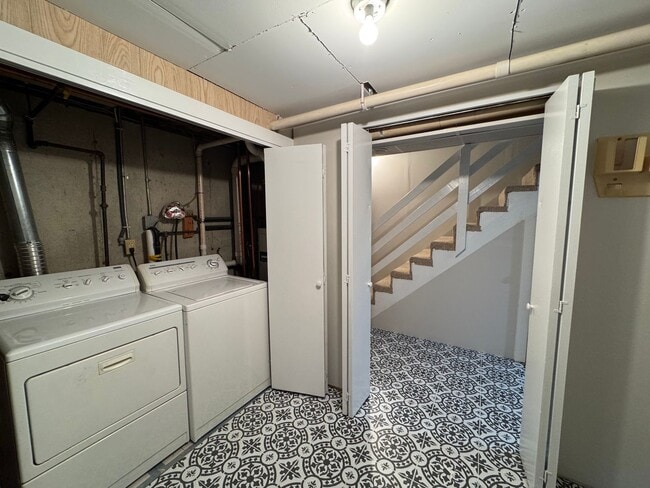 Building Photo - 20 Northwoods Cir