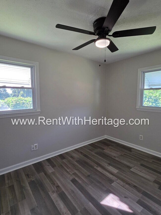 Building Photo - 5990 Peco Ln
