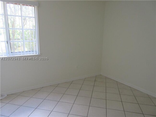 Building Photo - 3090 BIRD 303