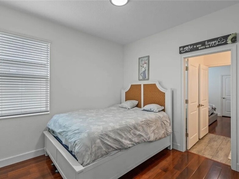 Building Photo - 2043 Rush Bay Wy