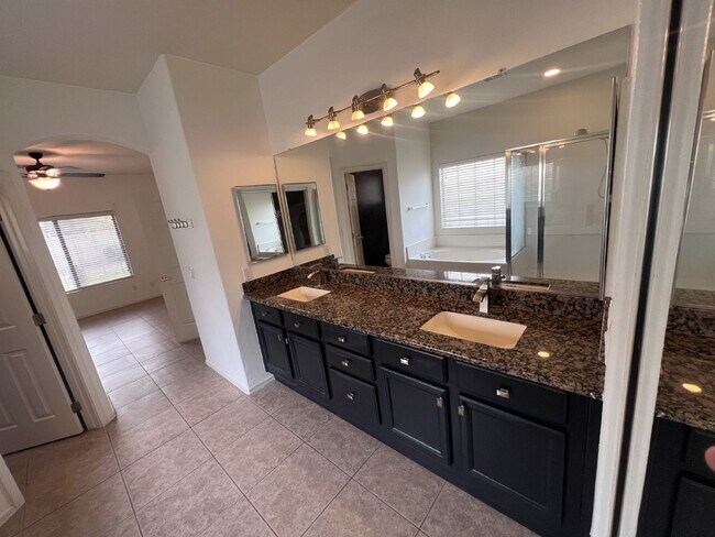 Building Photo - 3BDRM 2BA Residential home with pool for rent in Goodyear!