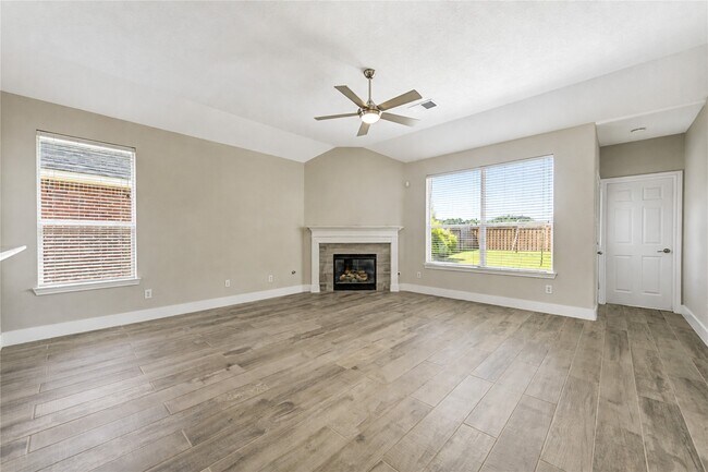 Building Photo - 22027 Field Green Dr