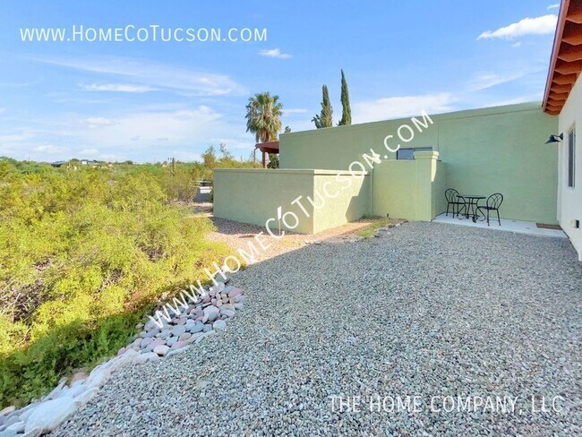 Building Photo - 5661 N Vista Karina Mia