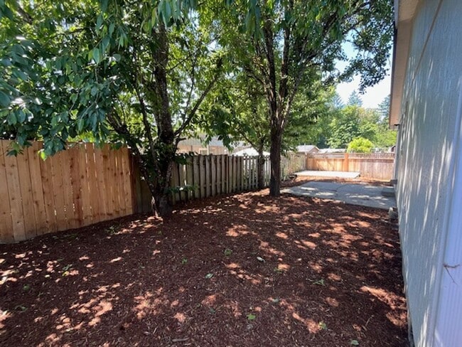 Building Photo - 3 Bedroom 2 Bath Lafayette OR 97127