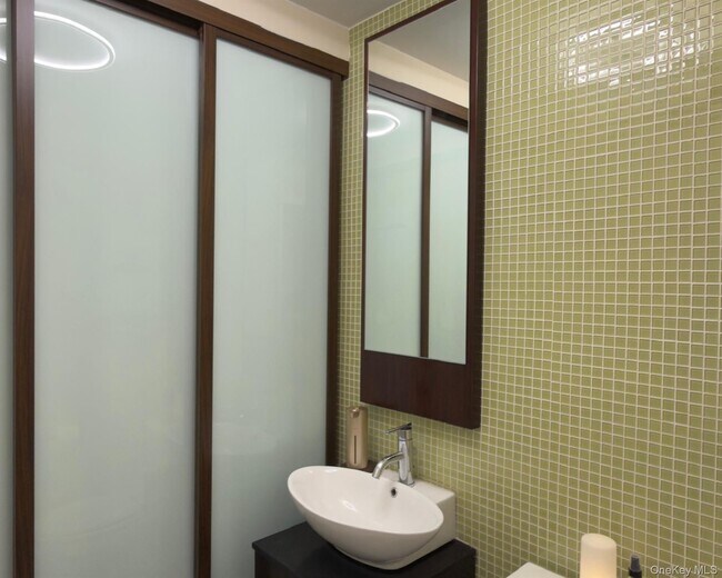 Building Photo - 333 E 34th St