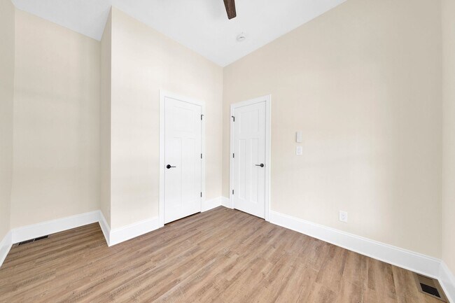 Building Photo - 2322 Scranton Rd