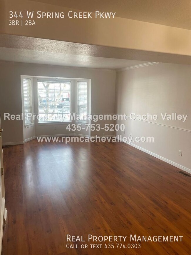 Building Photo - Great 3 Br. Townhouse in Providence. Pet f...